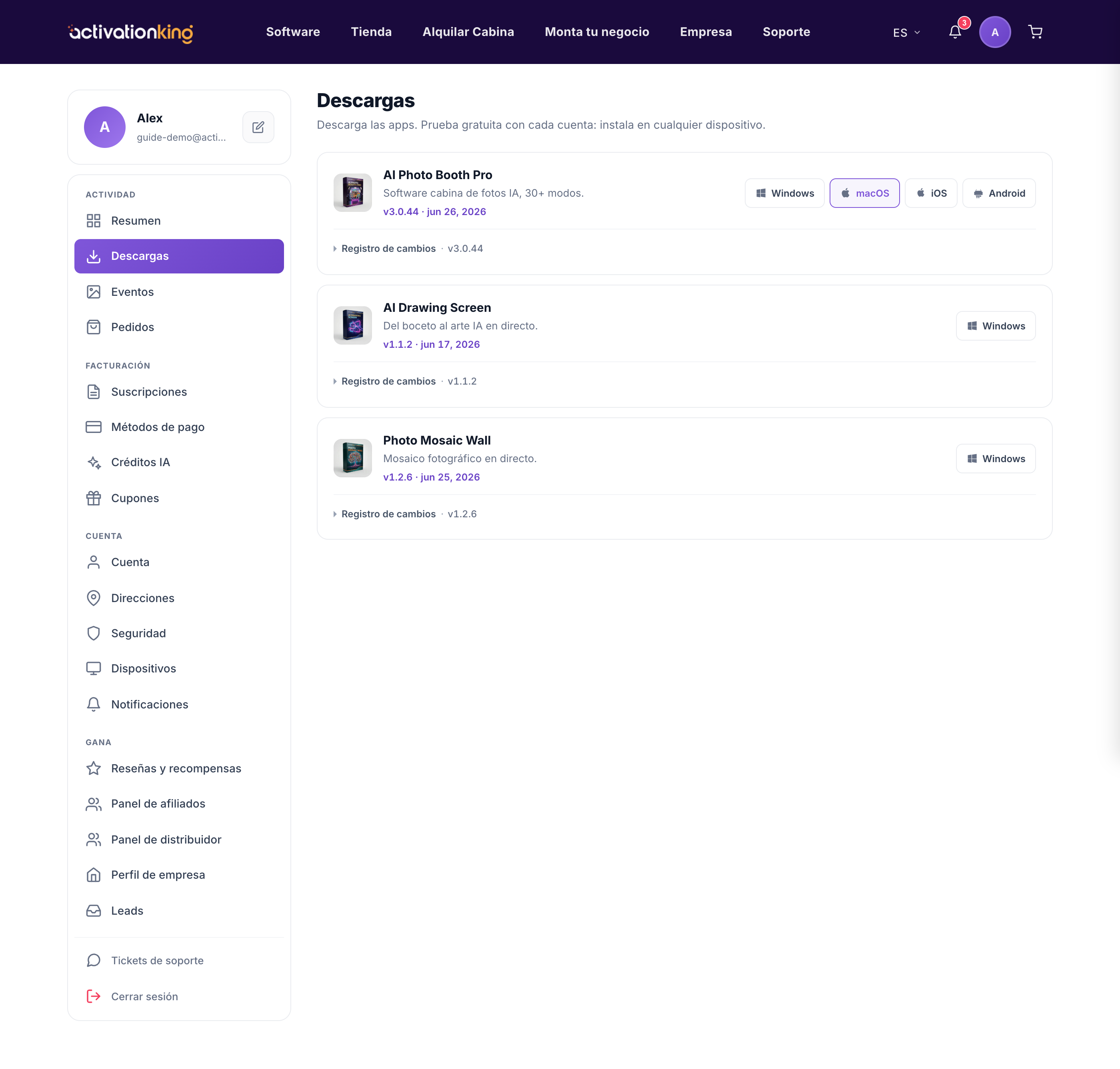 Página de Descargas del panel que lista cada app de Activation King con botones de plataforma y números de versión