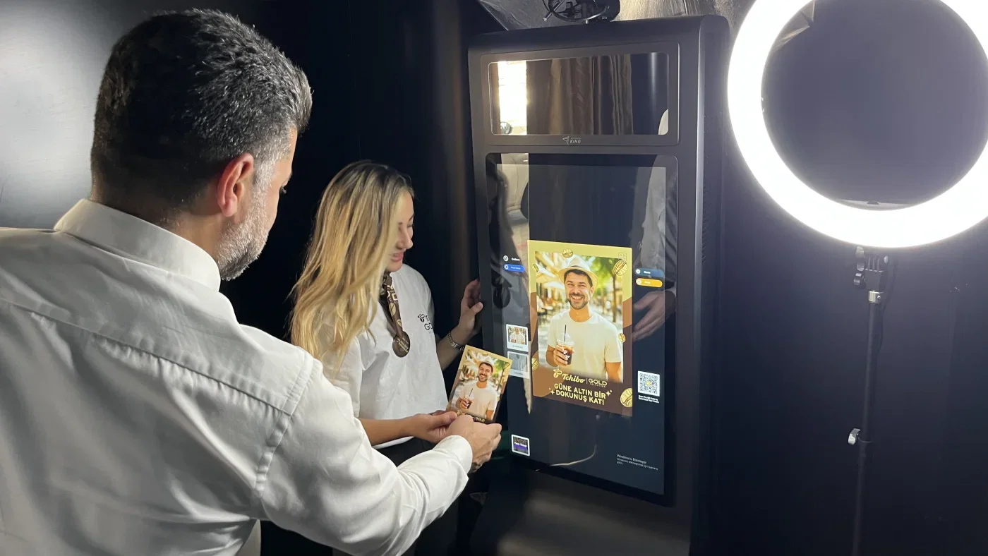 Best Photo Booth Software in 2026: AI, DSLR & iPad Compared
